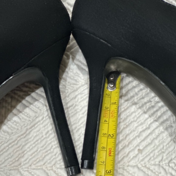 Kate Perry scalloped pointy toe pumps The Dina. Size 9. Black - Picture 5 of 6